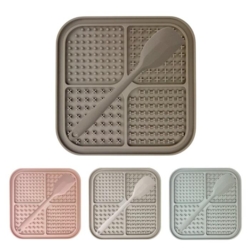 Smart slikkemåtte til din hund som fås i flere fine farver. Praktisk og flot på samme tid