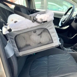 Pawise Deluxe Hundesæde er hævet, så din hund kan følge med ud af vinduerne