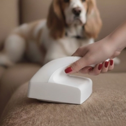 Smart fnugrulle til fjernelse af pelshår på sofa