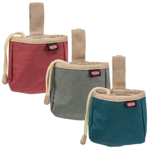 Trixie Baggy Godbidstaske gør gåturen med hunden nemmere