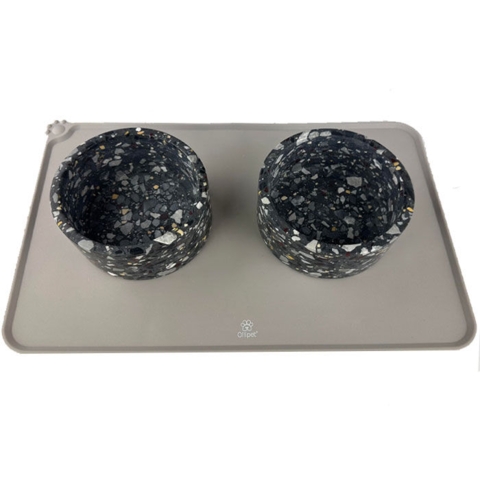 Mad- og vandskåle til hunde i Terrazzo sten, passer til forskellige spiseunderlag