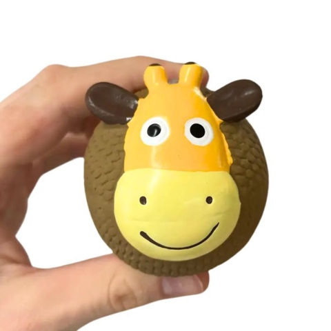 Ollipet LatexBold Giraf er indbygget med en sjov pivefunktion