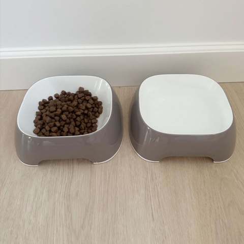 Mad- og vandskål til hunde i flot khaki farve