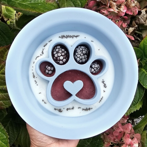 Kan både bruges til almindelig foder eller puttes i fryseren og gøre spisetiden længere.