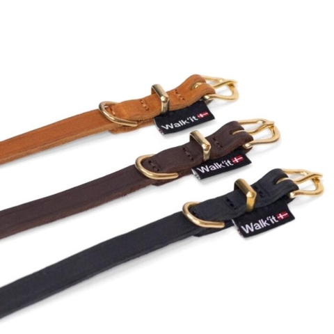 Flot hundehalsbånd med massiv messing og i ægte læder. Fås i sort, brun og cognac farve.