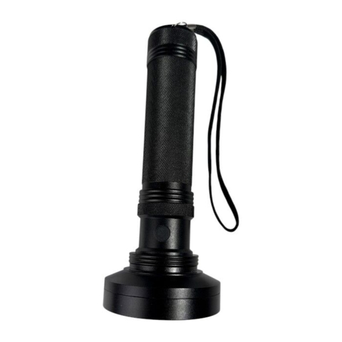 UV-lygte med utallige anvendelsesmuligheder som søgning efter urin eller rav på stranden