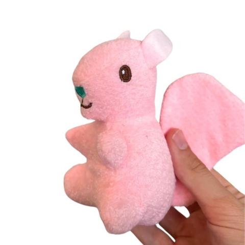 Legetøj med både indbygget squeaker og knitrende papir