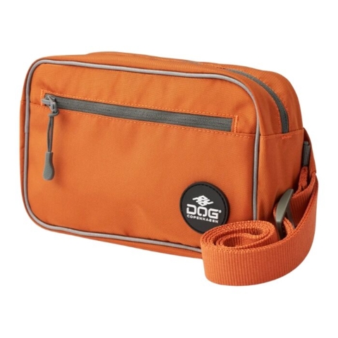 Bæltetasken har en justerbar rem, og kan bæres både som crossover og bæltetaske