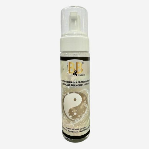 B&B Waterless Hundeshampoo DeLuxe gør det nemt og hurtigt at rengøre din hund mellem badene