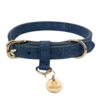 Ollipet luxor hundehalsbånd i lækkert læderlook. Ses her i farven støvet blå