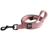 Flot lyserød hundeline med polstret håndtag for ekstra komfort.