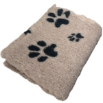 Populært vetbedding tæppe i khaki farve med sorte poter