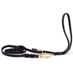 Kvalitets hundeline i sort med guld detaljer. fra dansk brand. produceret i EU også er de endda håndlavet.