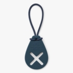 Holder til pølleposer når der skal gåes tur med hunden. Ses her i farven blå.